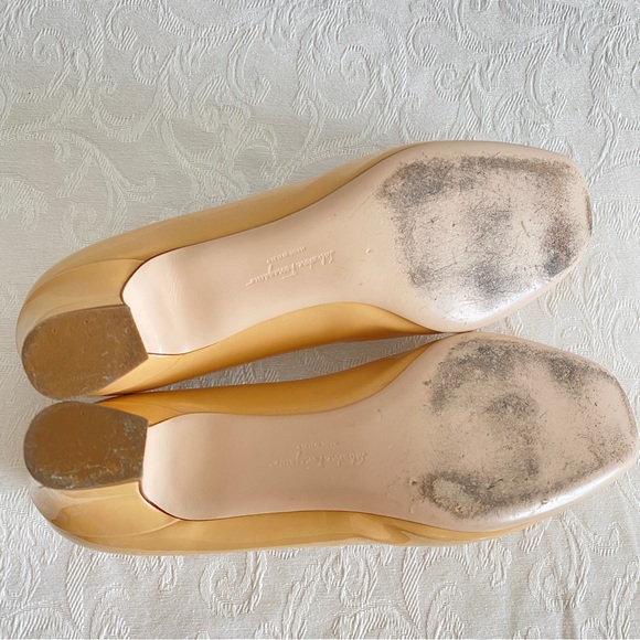 Salvatore Ferragamore beige bow pumps - Picture 6 of 11